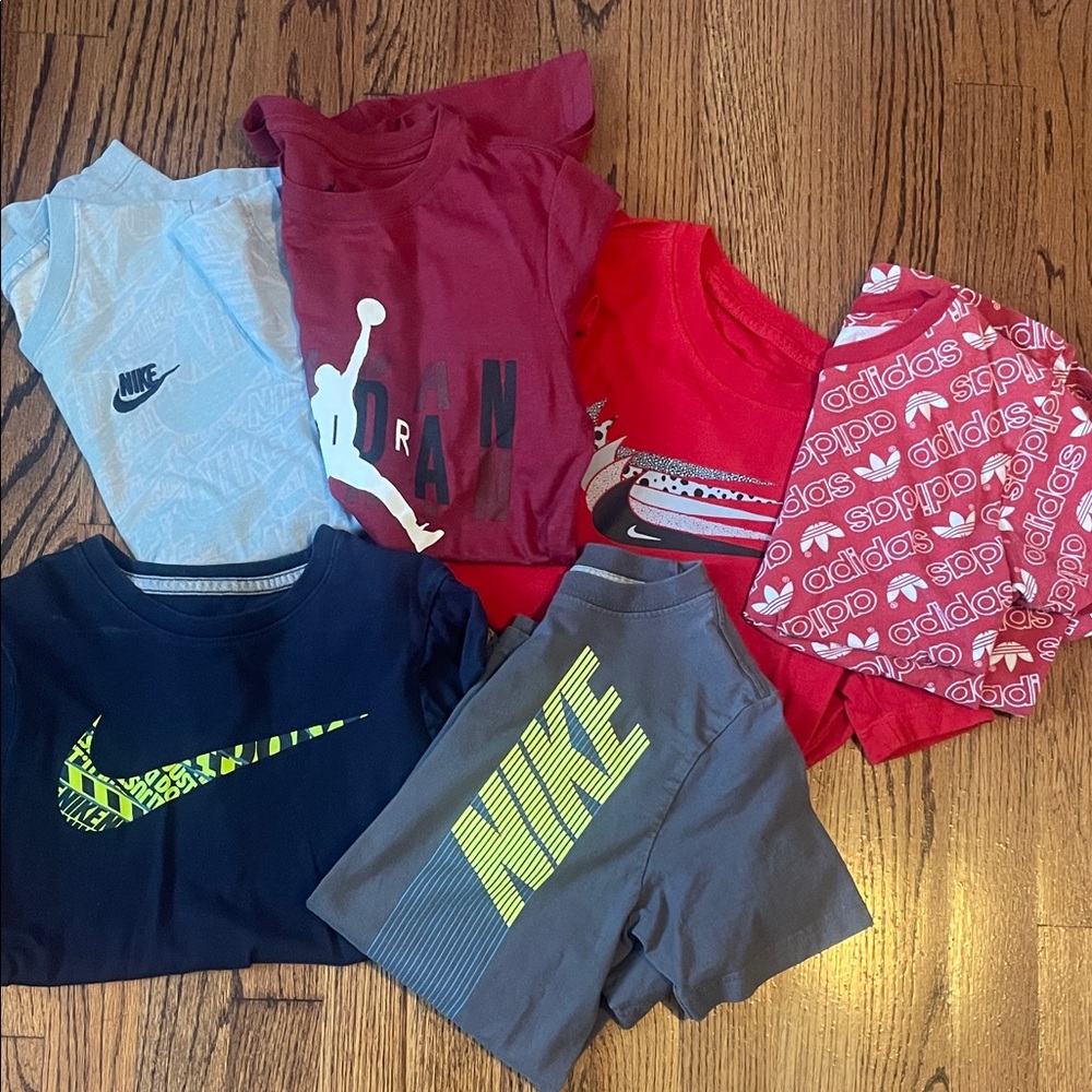 Boys lot of tees size small